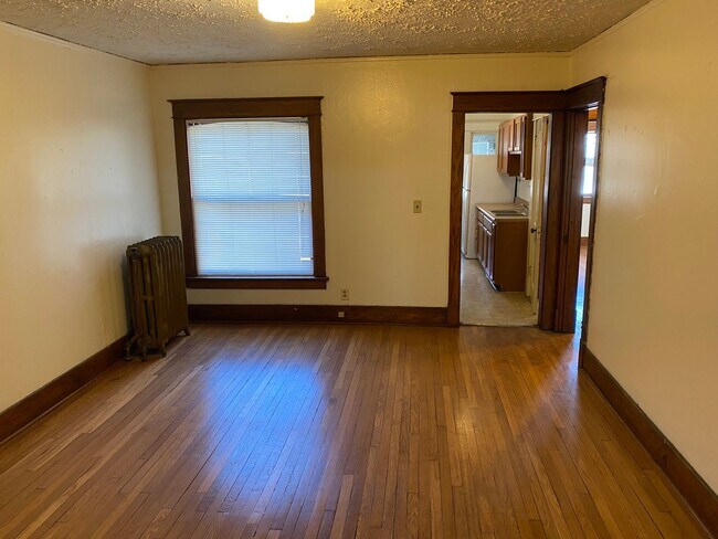 Building Photo - 827-833 Goodhue