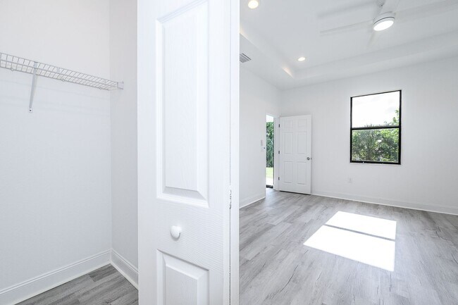 Building Photo - 3304 Glencove St