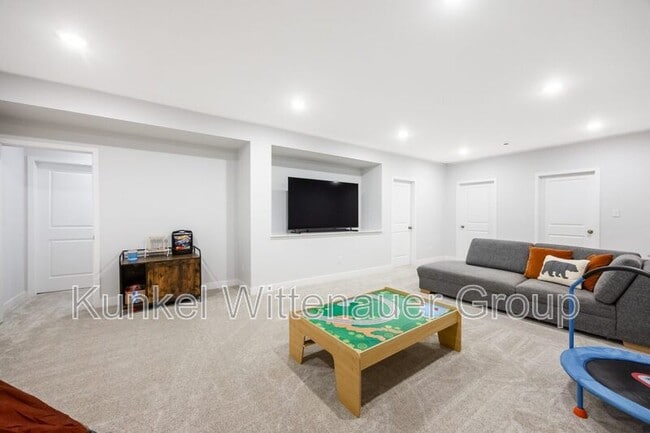 Building Photo - 2624 Beacon Point Ct