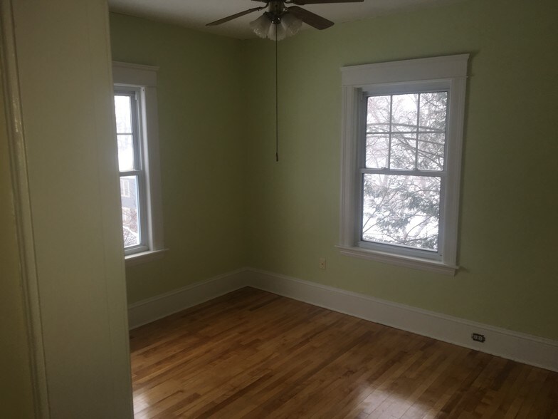 Building Photo - 15 Montvale Rd