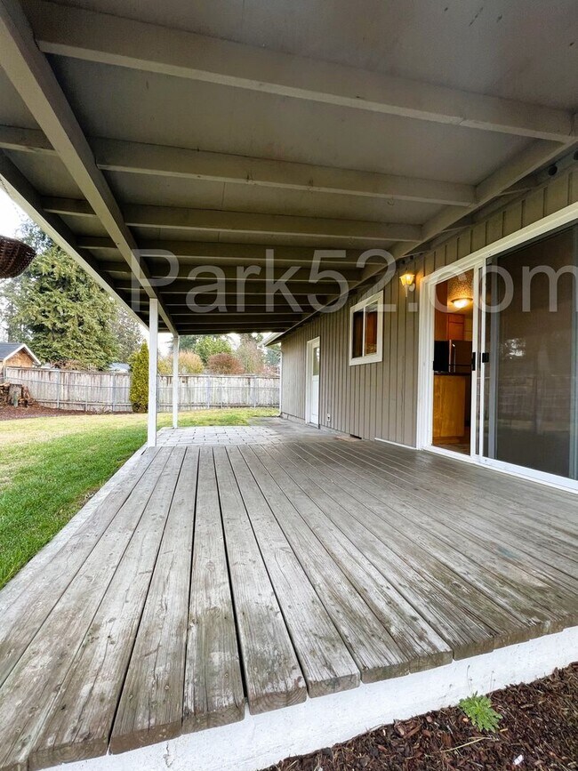 Building Photo - Spanaway Area 3 Bedroom Rambler