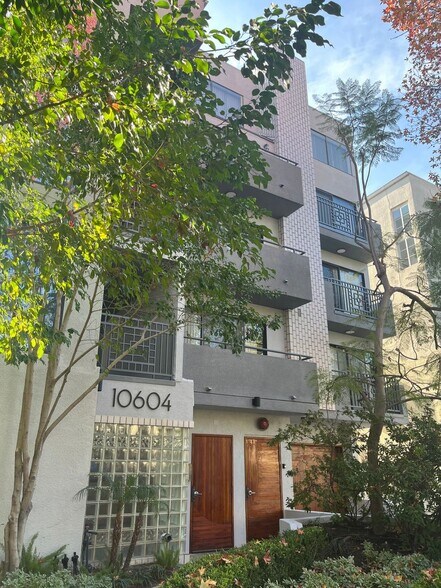 Building Photo - 10604 Wilkins Ave
