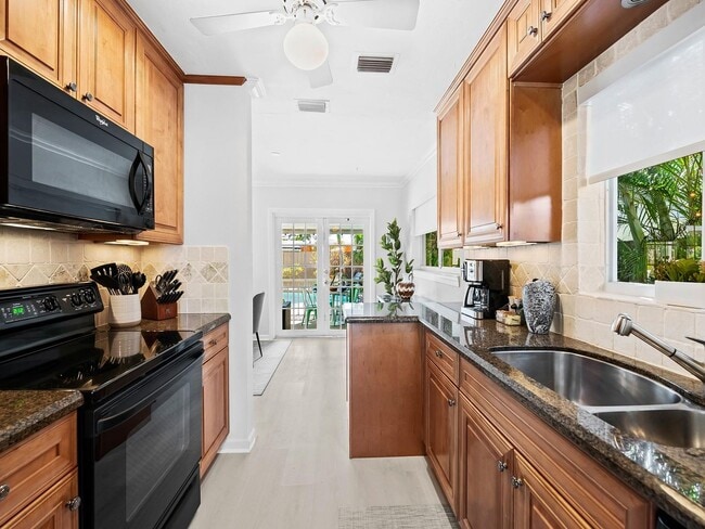 Building Photo - 1900 NE 19th St