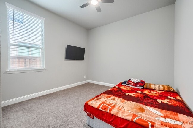 Building Photo - 929 Newcastle Dr