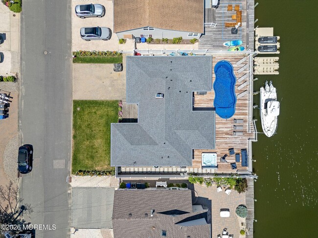 Building Photo - 347 Bay Ln