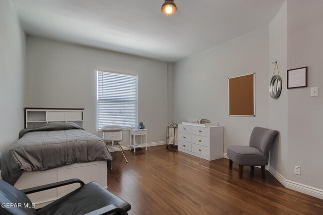 Building Photo - 1305 E Rio Grande Ave