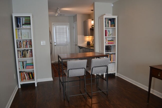 Building Photo - Charming 2BR Townhome in Charlotte