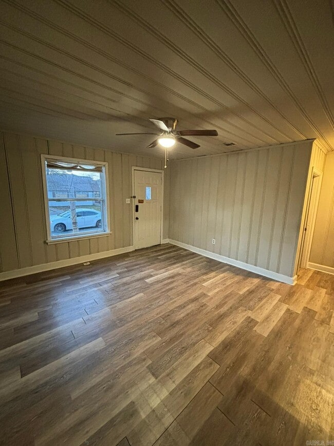 Building Photo - 124 College Park Cir