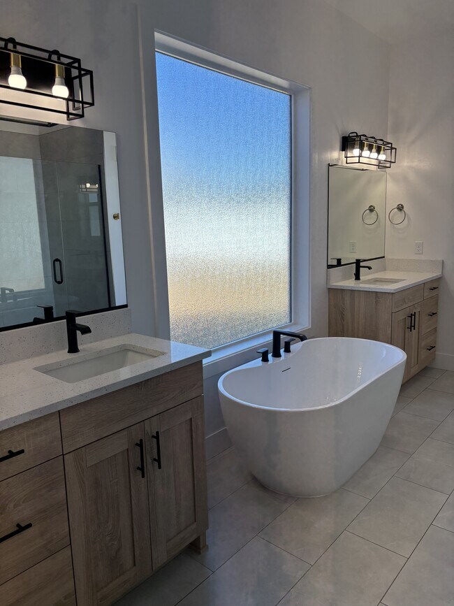 Building Photo - 187 Heaton Ln