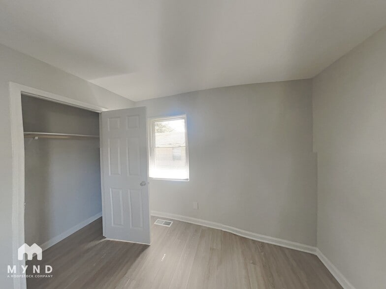 Building Photo - 2417 Dearborn Dr