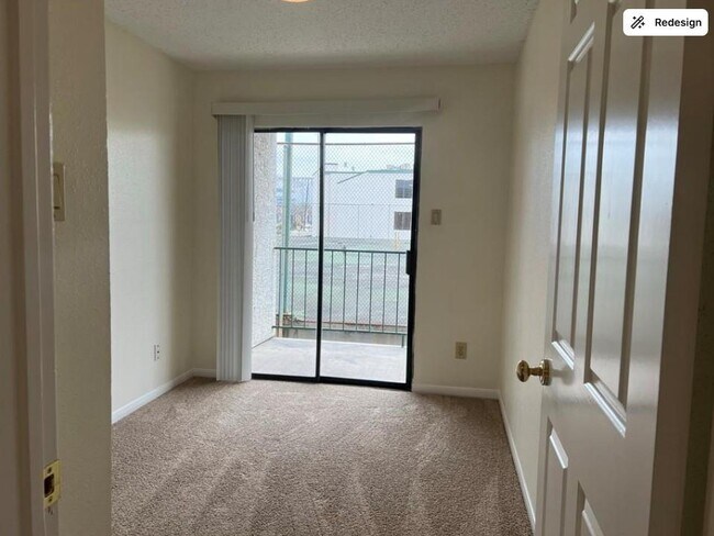 Building Photo - 2826 S Bartell Dr