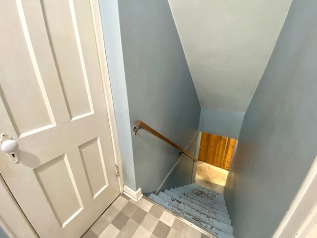 Building Photo - 5 bed 1.5 Bath Single Family Home! Near NDSU!