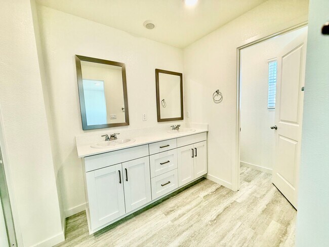 Building Photo - New home available now