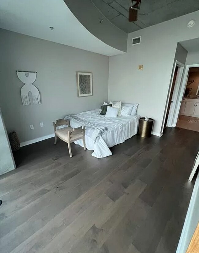 Building Photo - 777 N Ashley Dr