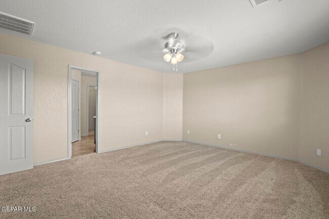 Building Photo - 5028 Silver Ranch Ave