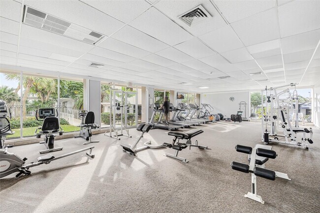 Building Photo - 300 Bayview Dr