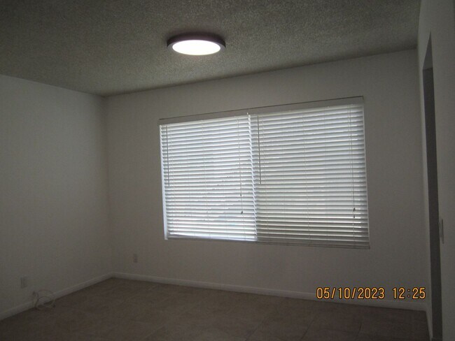 Building Photo - SPACIOUS 2 STORY CONDO