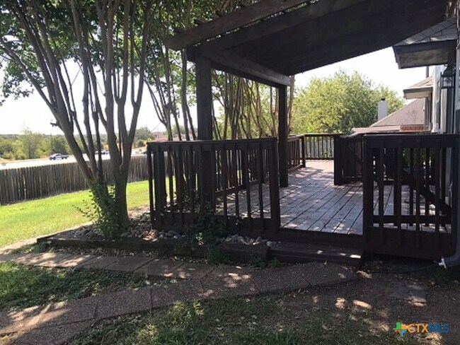 Building Photo - 419 Tomahawk Dr