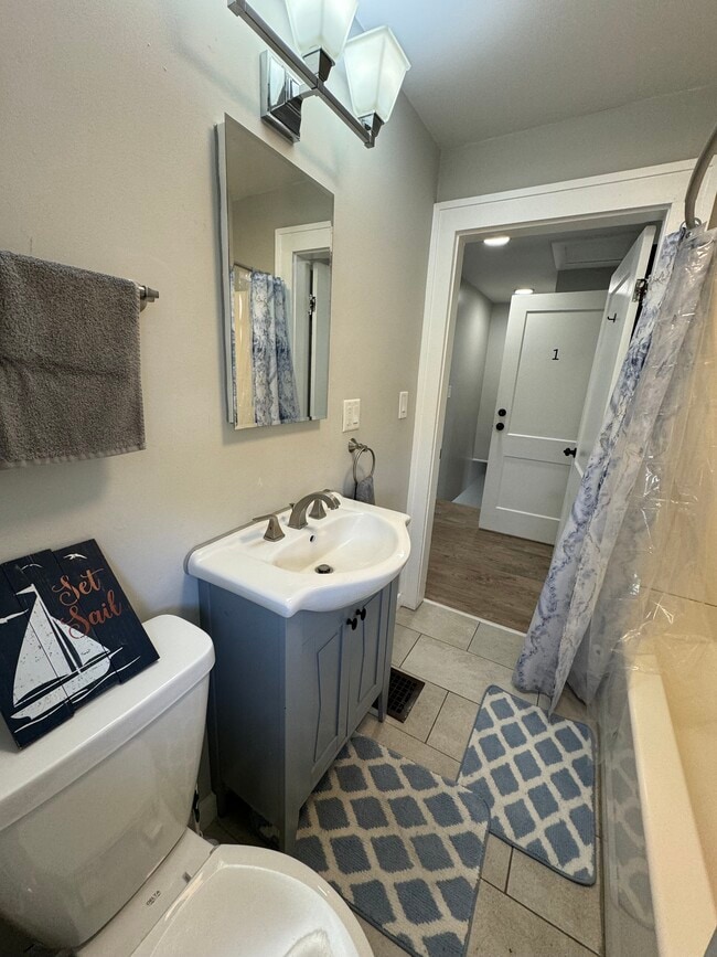 Building Photo - 1230 N Kealing Ave