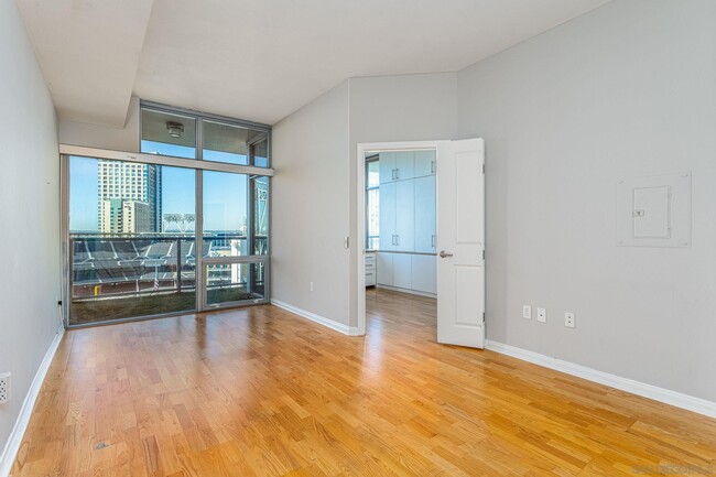 Building Photo - 253 Tenth Ave
