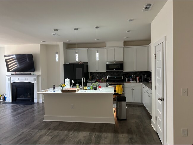 Building Photo - 493 Clark Creek Ln