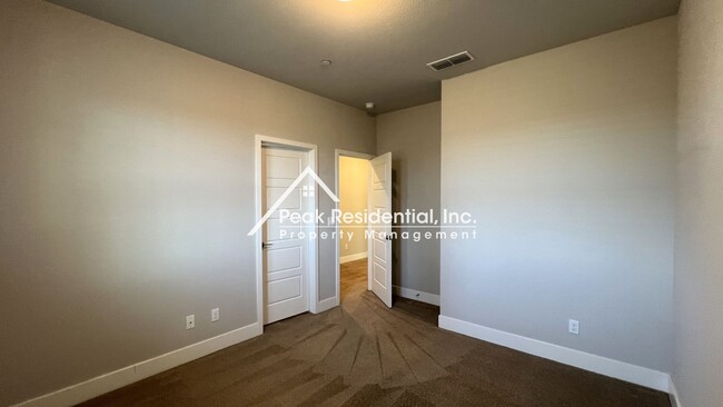 Building Photo - Spacious 4-bedroom home in Natomas with cl...