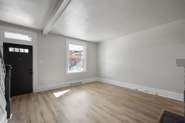Building Photo - Charming 2 bedroom home in Beechview available May 1!