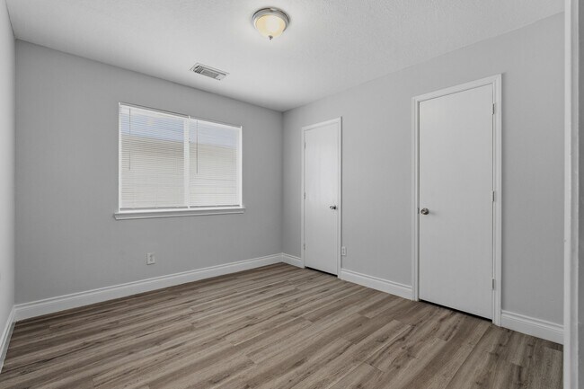 Building Photo - 1427 Hade Falls Ln