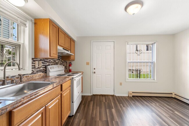 Building Photo - 338 Johnston Ave