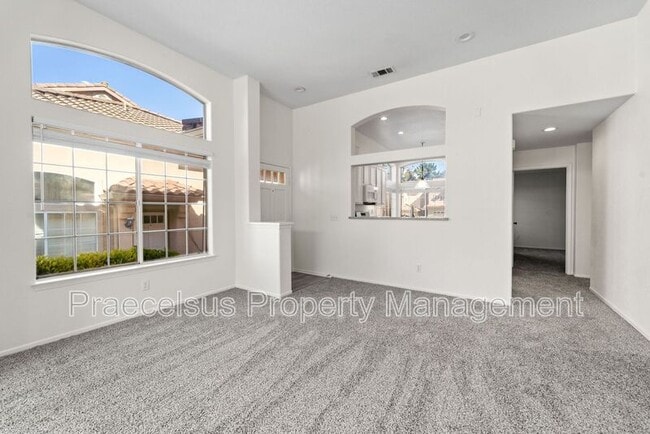 Building Photo - 2394-A Greenbriar Dr