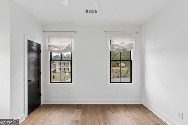 Building Photo - 98 Middle St