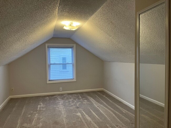 Building Photo - CHEVIOT - Adorable 3+ Bed 1 bath brick hom...