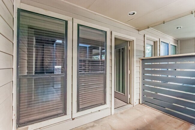 Building Photo - Beautiful one story Condo