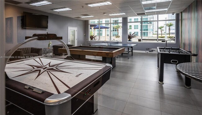 Building Photo - 1200 Brickell Bay Dr