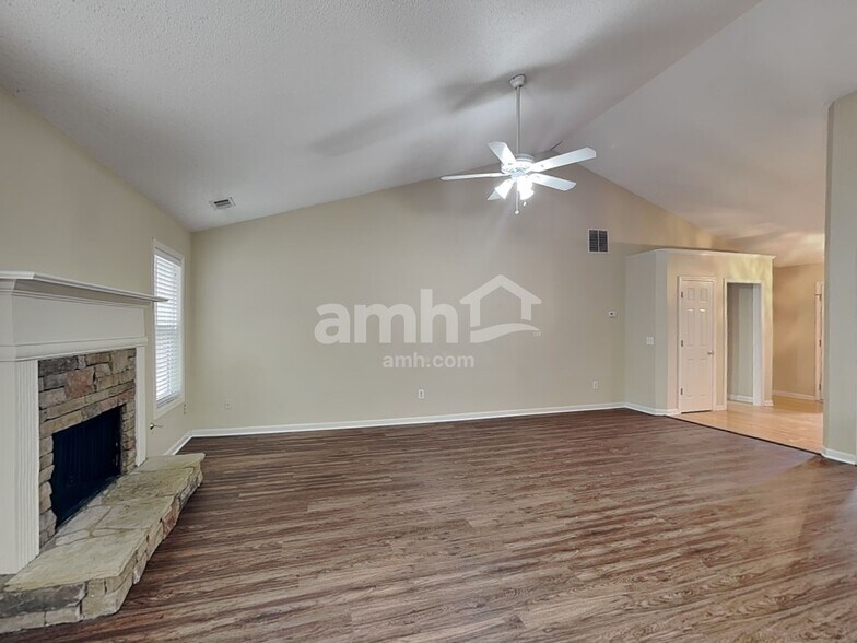 Building Photo - 821 Beranda Cir