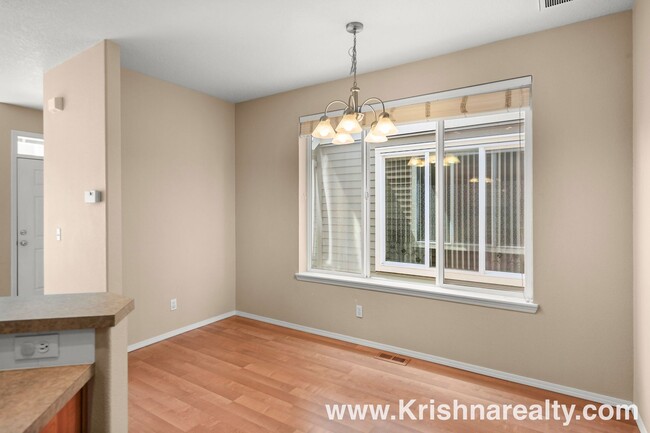 Building Photo - Lovely 3 BD* 2.5 Arbor Station Townhome Av...
