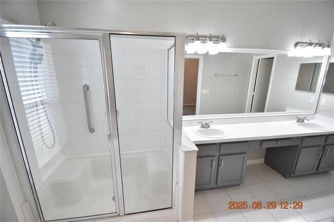 Building Photo - 944 Ridge Haven Dr