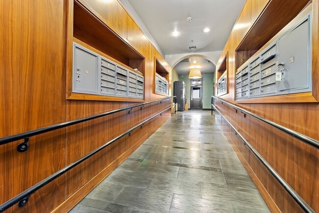 Building Photo - 33 3rd Ave