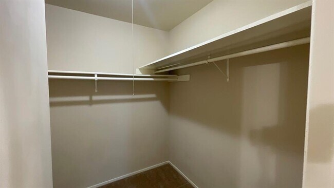 Building Photo - 7214 Foxbend Ln