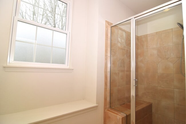 Building Photo - 1754 NE Ashberry Dr