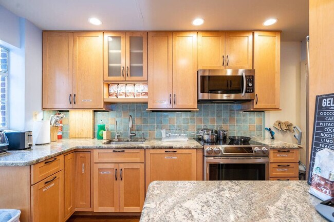 Building Photo - 809 Chetworth Pl