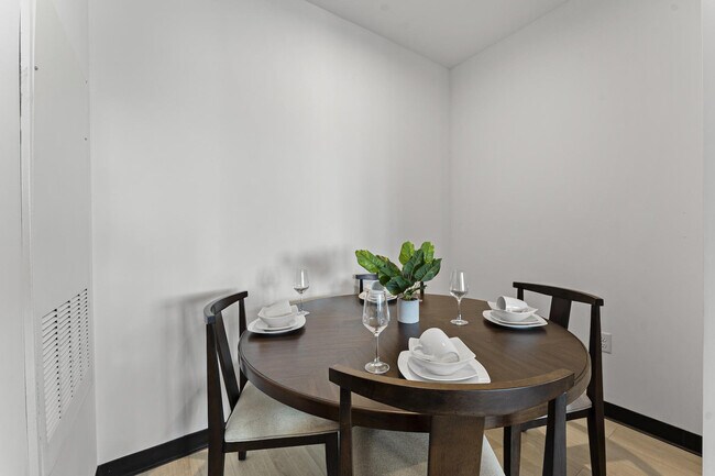 Building Photo - 600 Broadway-SI ID1240310P