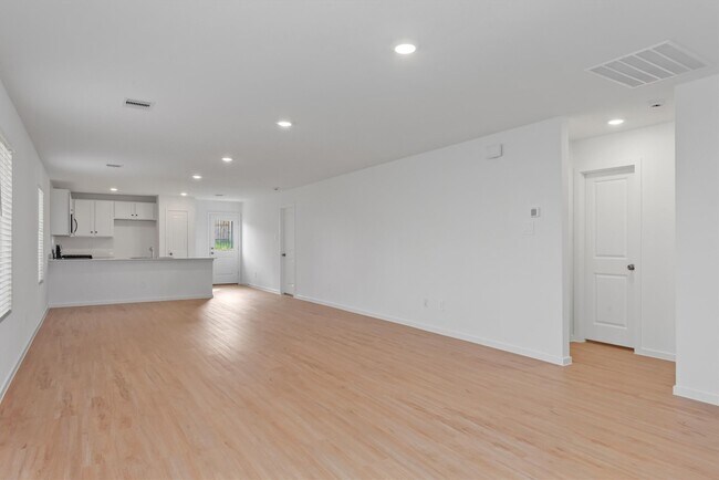 Building Photo - 1525 San Sebastien Dr