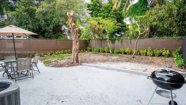 Building Photo - 7815 NW 5th Ct