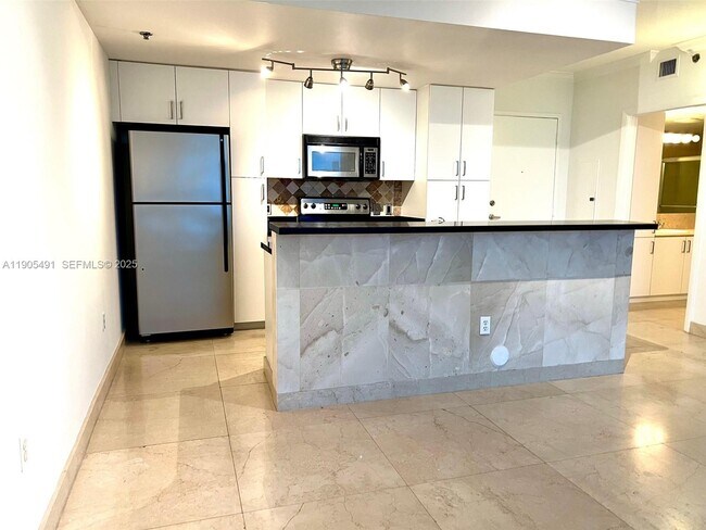 Building Photo - 1401 SW 22nd St