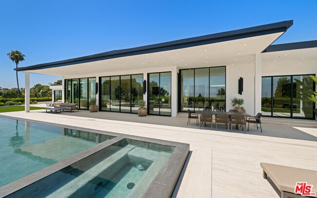 Building Photo - 365 Trousdale Pl