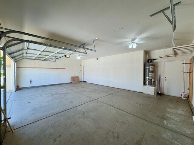 Building Photo - 4 Bedroom Menifee home available now for l...