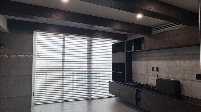 Building Photo - 495 Brickell Ave