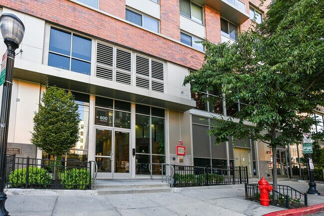 Building Photo - 800 Jackson St