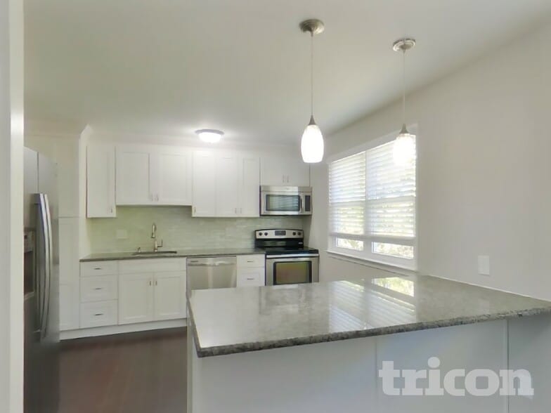 Building Photo - 3 Meadow Glen Rd